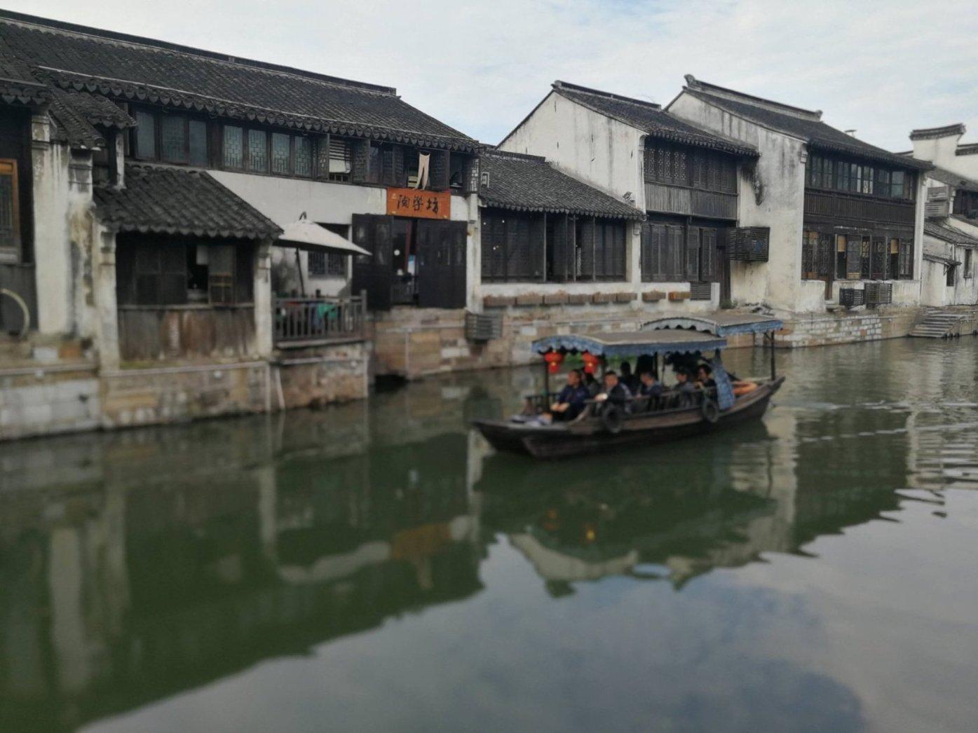向上跳的香蕉